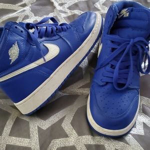 Jordan 1 Retro High Hyper Royal